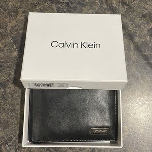 CALVIN KLEIN WALLET NWT